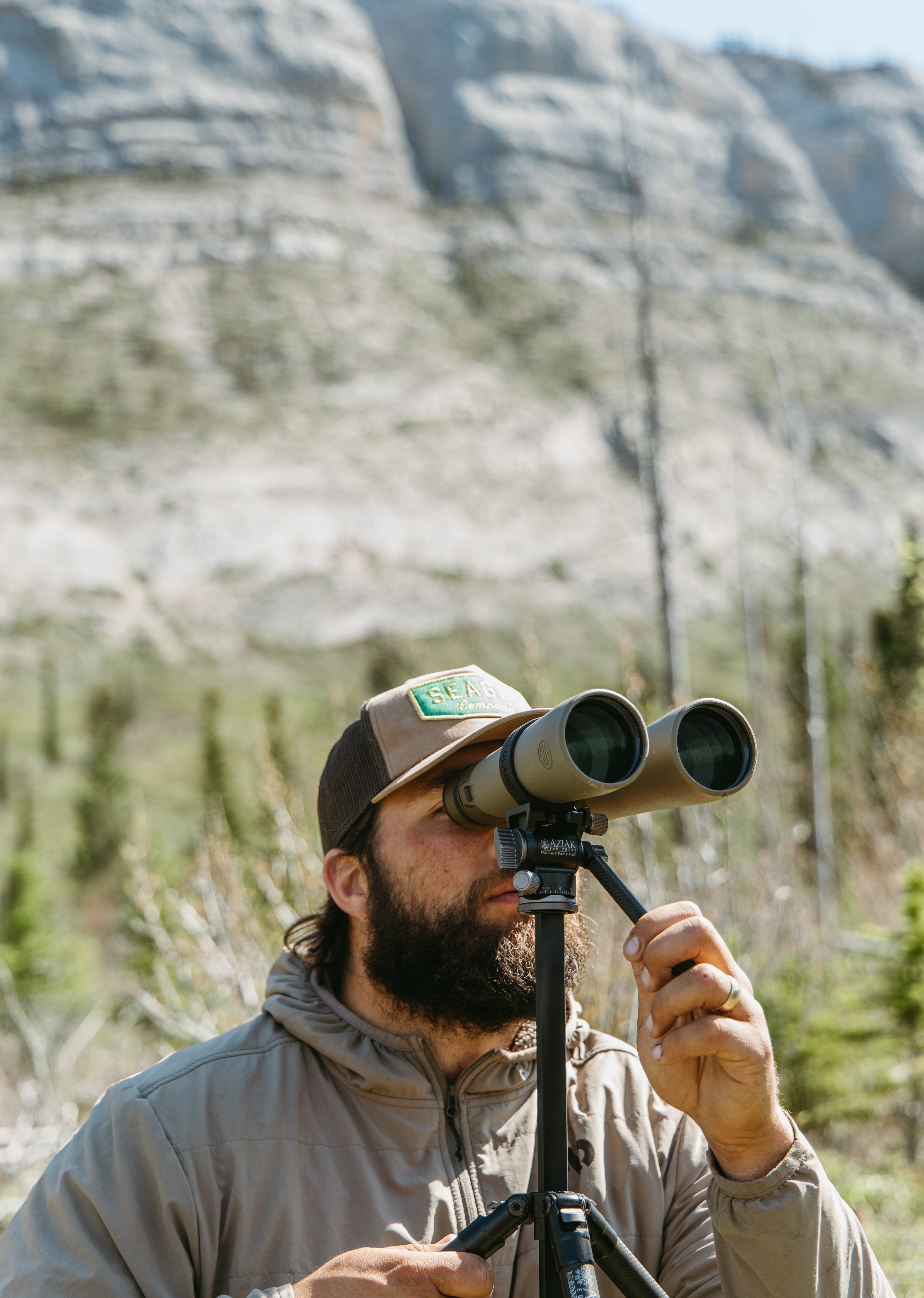 Best Hunting Binoculars Canada 2026: Tested and Ranked for Canadian Conditions