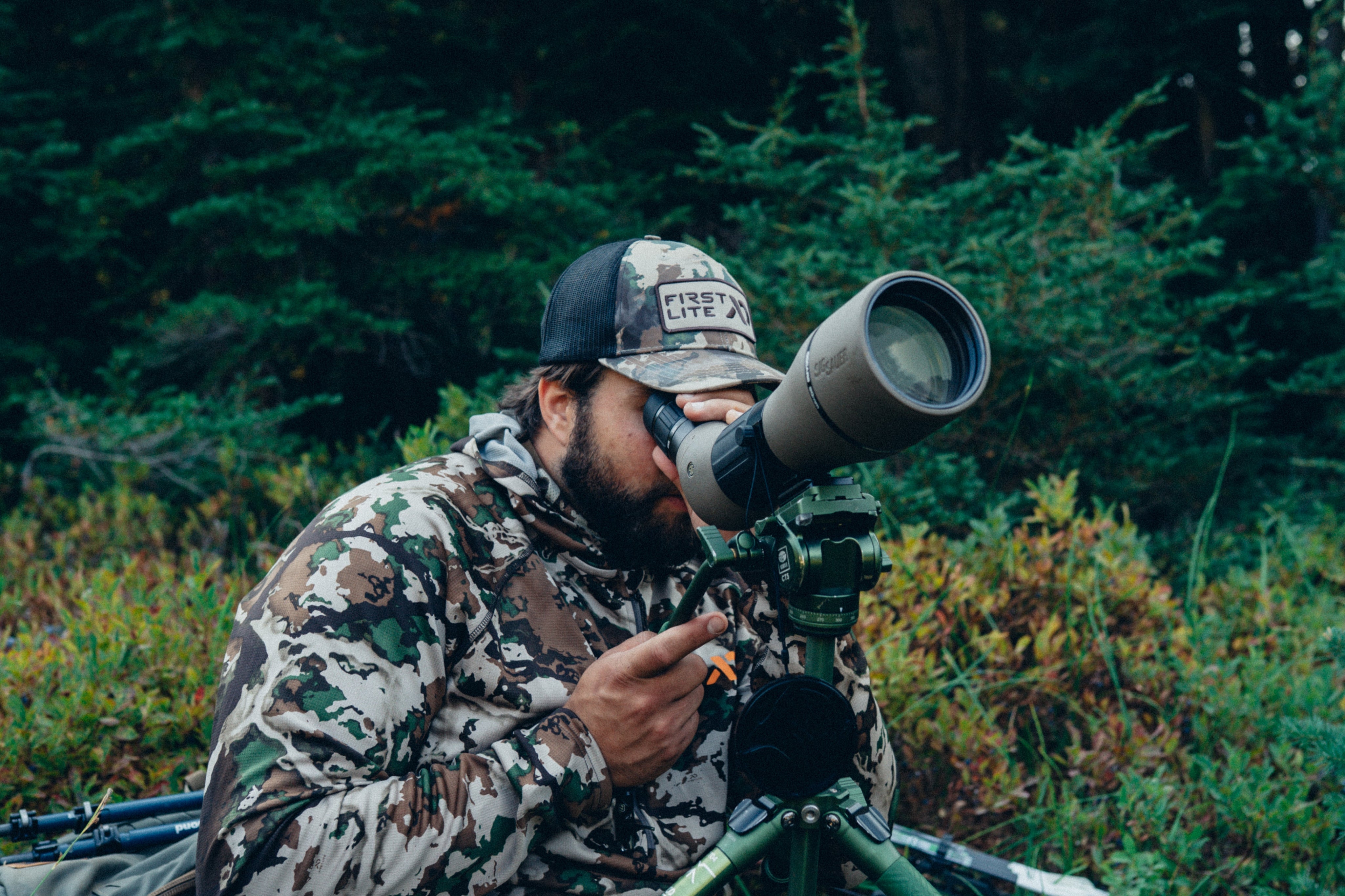 How to Choose a Hunting Spotting Scope: What Canadian Hunters Need to Know