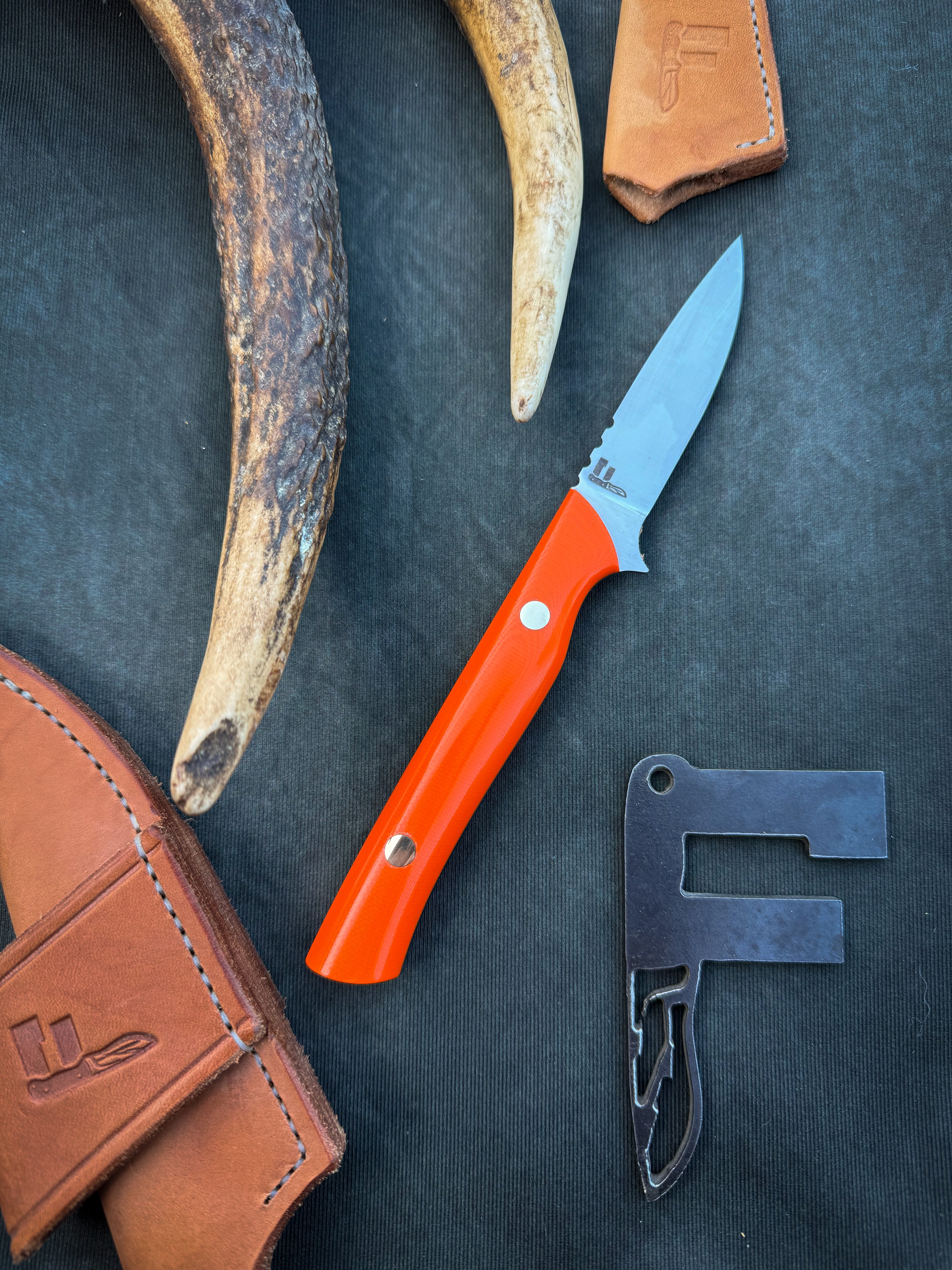 FRONTIERSMEN GEAR | Vulpes - Blaze Orange Handle